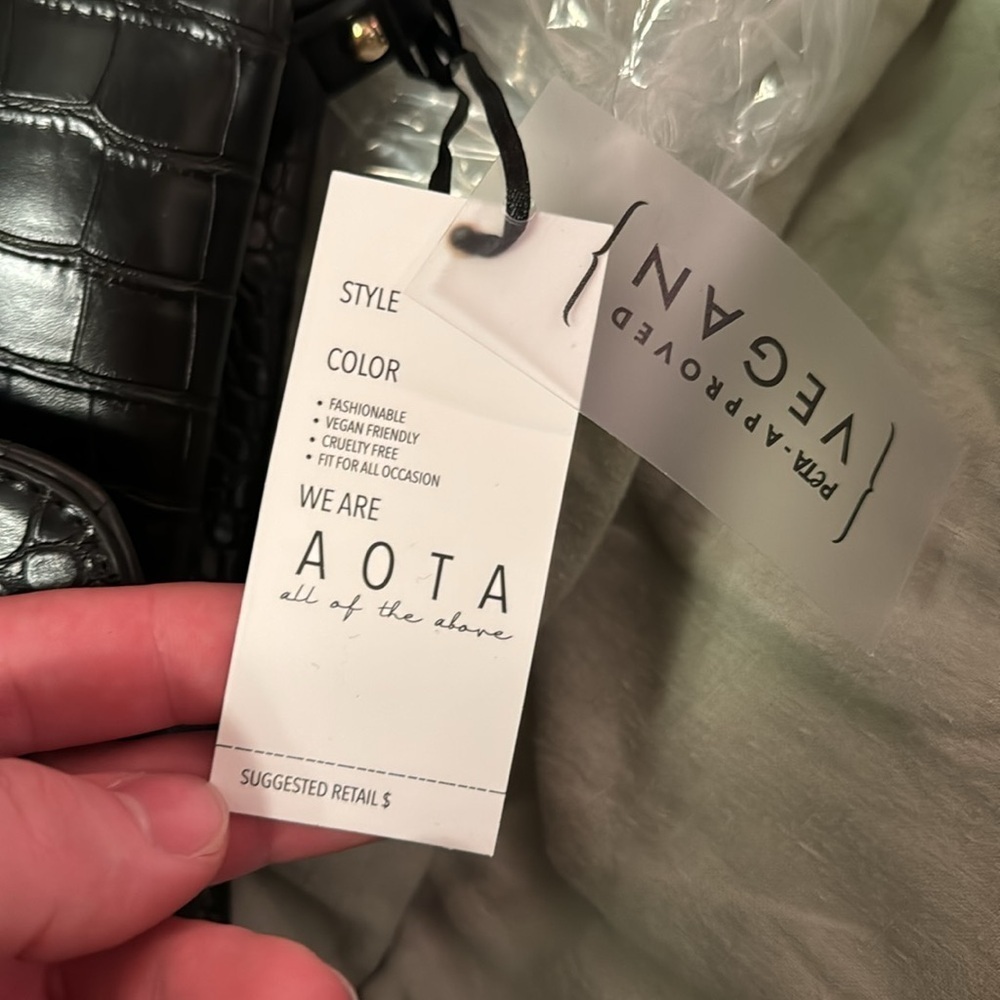 AOTA Elena Bucket Bag - Picture 9 of 13